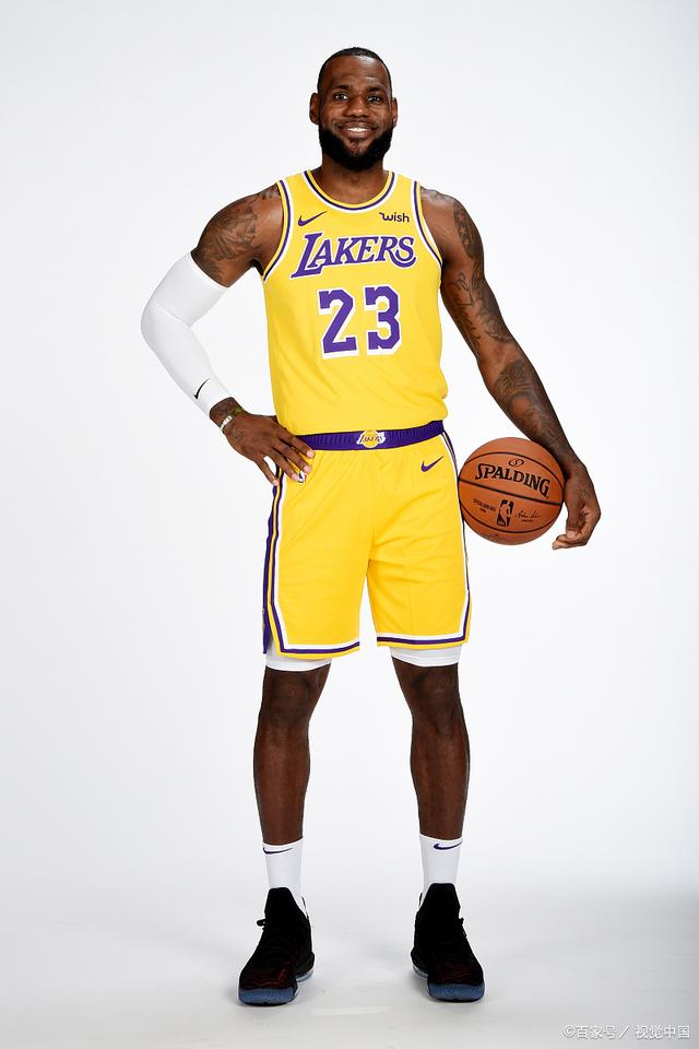 詹姆斯赛事官方发布突破纪录新规，巴塞罗那争议不断！